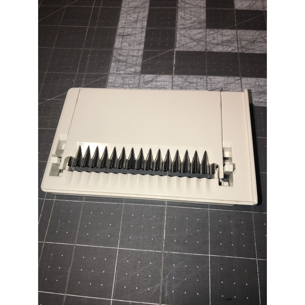 Pampered Chef 1087 Ultimate Mandoline Slicer Grater 4 Blades + Storage Box - Picture 4 of 12